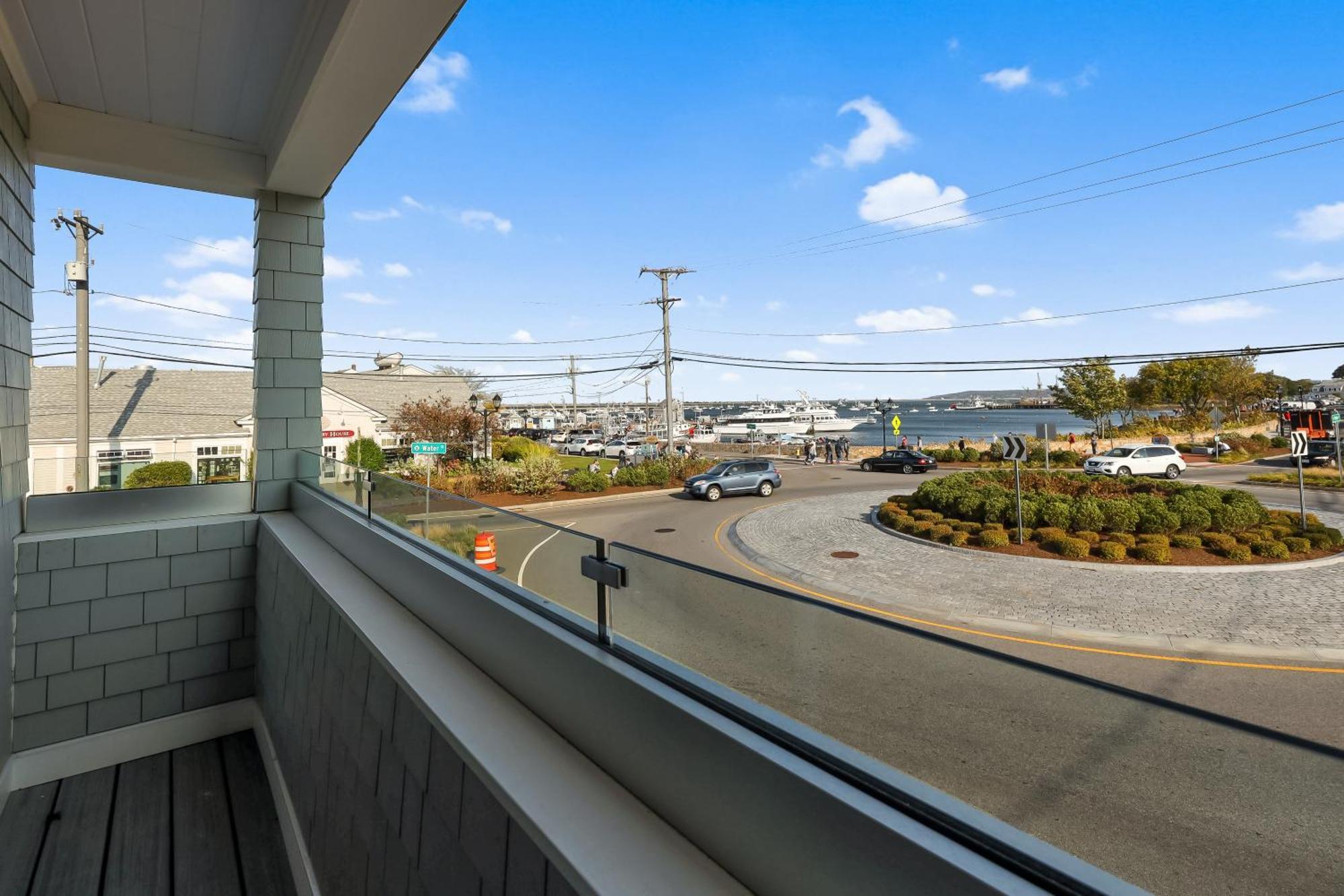 Thomas Sea At Harbourtown Apartment